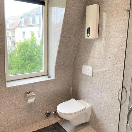 Cozy, Neu, Modern Im 2ten Obergeschoss